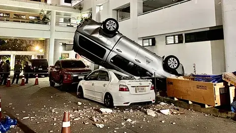 รถตกตึก 